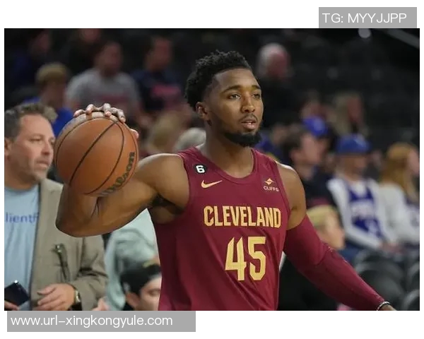 米切尔半场状态未热身9投仅3中三分1中3仅得8分助攻表现平平