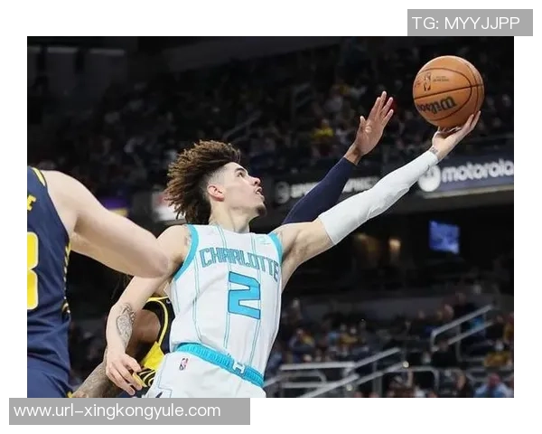 拉梅洛鲍尔上半场表现出色10投6中三分球命中率高达50贡献17分4篮板2助攻4抢断