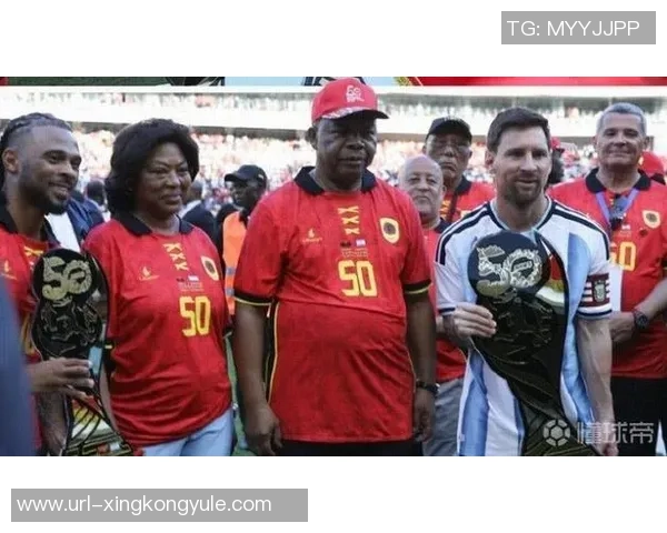 梅西球衣不够用对方前锋主动脱衣赠予展现友谊精神