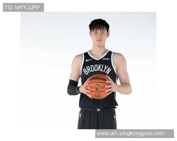 曾凡博亮相澳门布鲁克林篮网全队正式抵达开启新征程